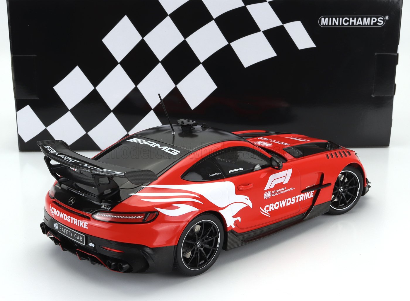MINICHAMPS - 1/18 - MERCEDES BENZ - AMG GT V8 BLACK SERIES F1 SAFETY CAR CROWDSTRIKE SEASON 2022 BERND MAYLANDER - RED