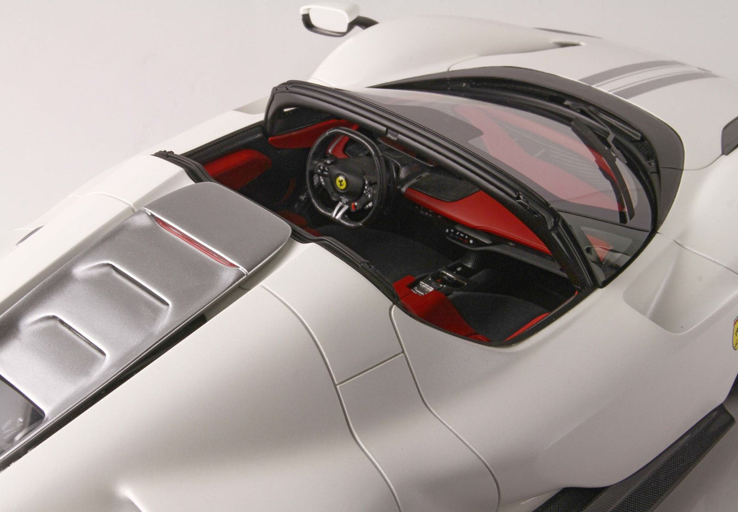 BBR MODELS - Ferrari Daytona SP3 Serie Icona Bianco Italia Opaco Vetrinetta inclusa  1/12