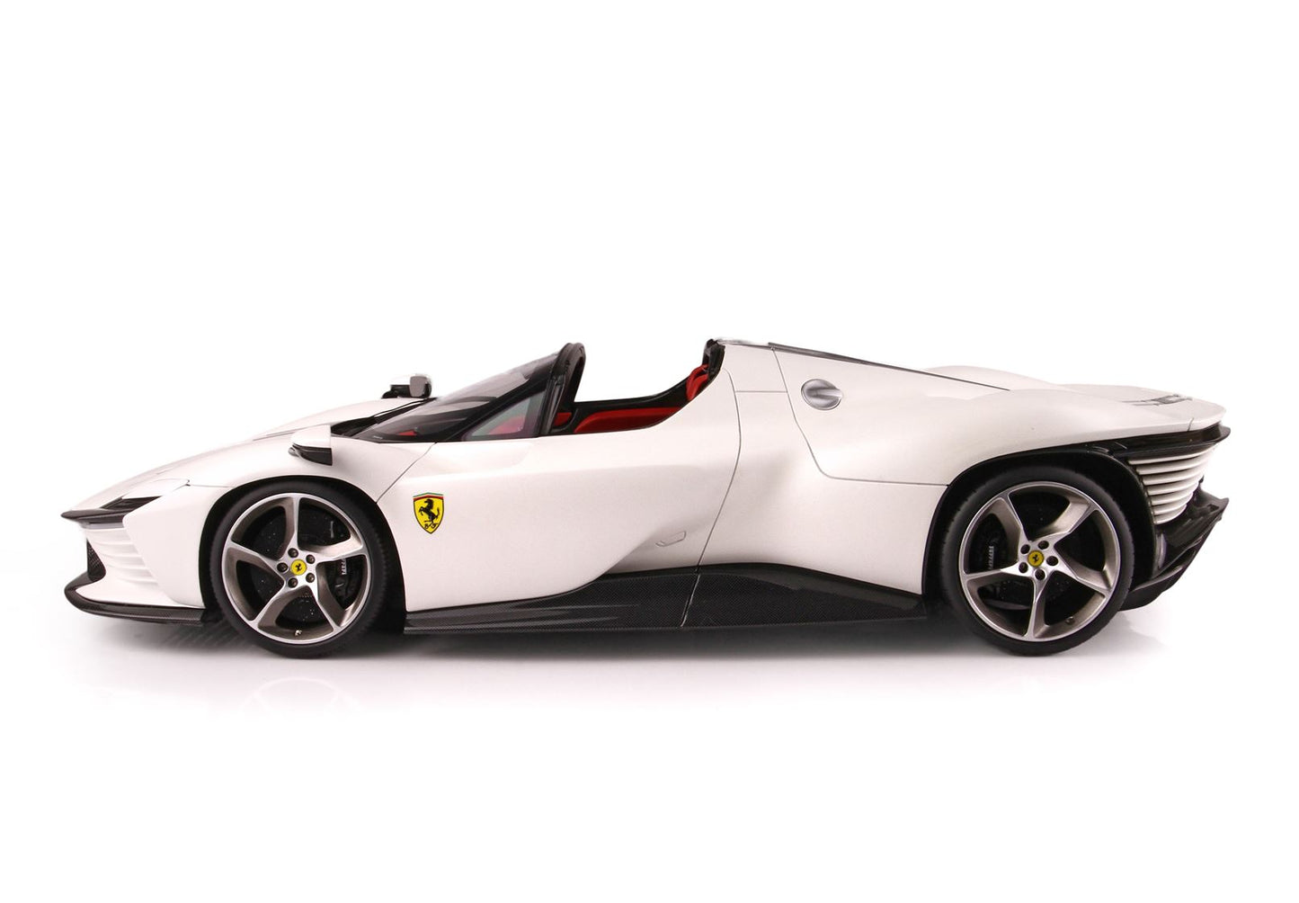 BBR MODELS - Ferrari Daytona SP3 Serie Icona Bianco Italia Opaco Vetrinetta inclusa  1/12