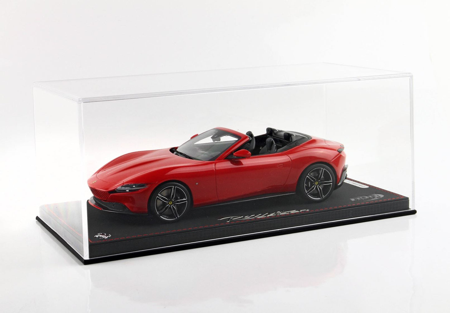 BBRModels - Ferrari Roma Spider Tetto Aperto Rosso Corsa 322 -ruote diamantate -nero lucido con Vetrinetta inclusa