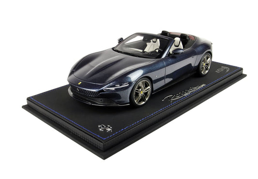 BBRModels - Ferrari Roma Spider Tetto Aperto  BLUE MET - ruote diamantate -nero lucido con Vetrinetta inclusa
