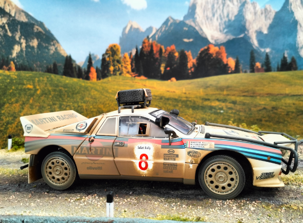 Kyosho Lancia Rally 037 #8 Safari - Martini - Versione Sporcata 1/18