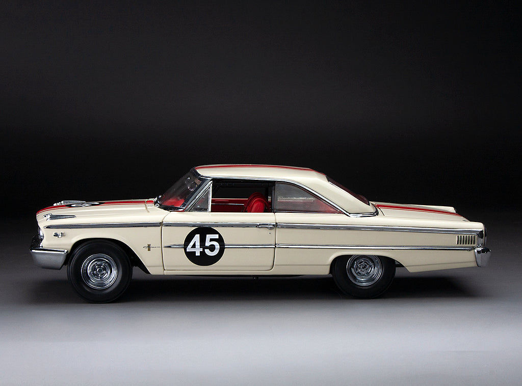 Sun Star Ford Galaxie 500/XL 1963 - #45 Jack Sears-Winner 1963 British Saloon Car Championship (Limited Edition 999pcs) 1/18