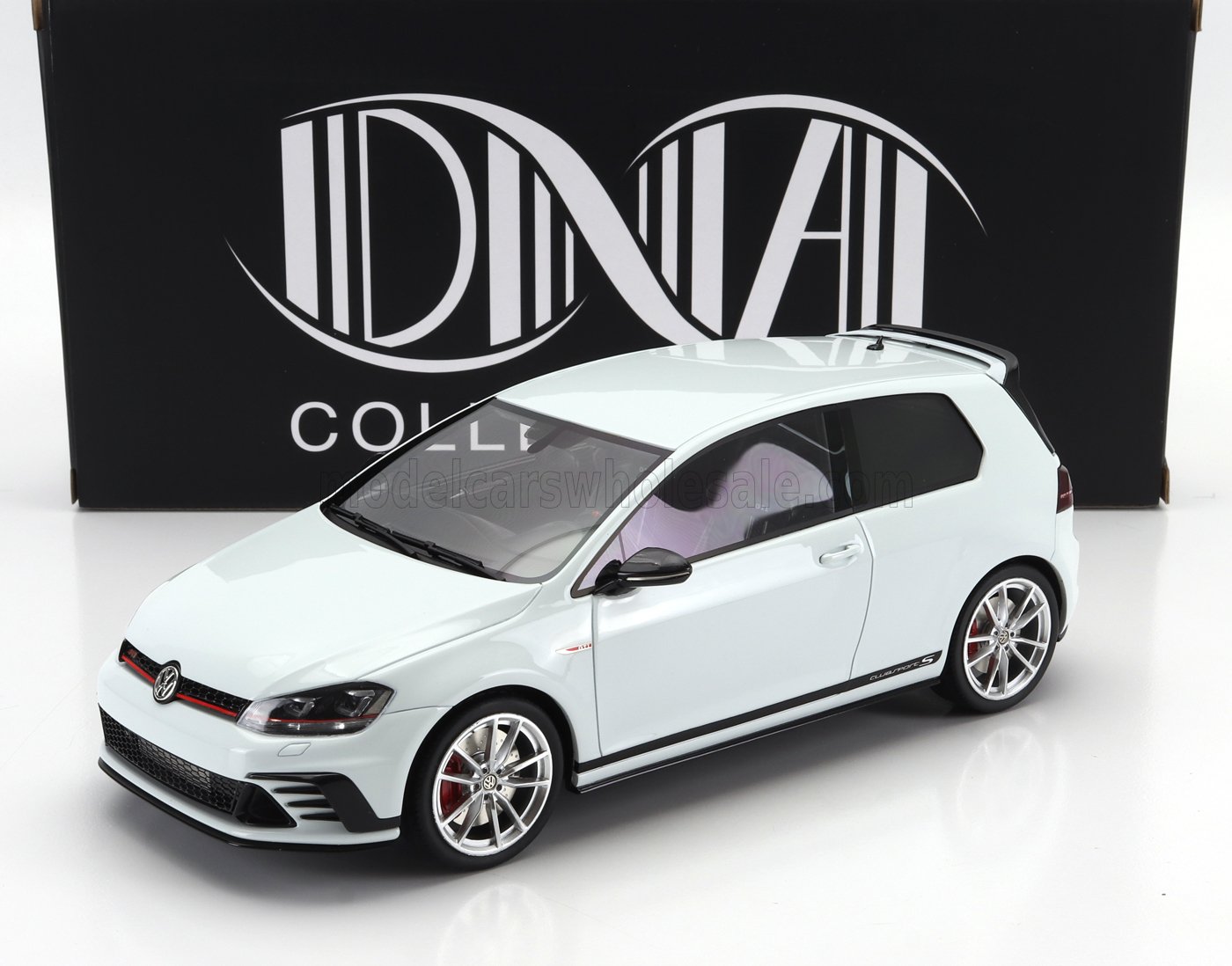 DNA COLLECTIBLES - 1/18 - VOLKSWAGEN - GOLF GTi VII CLUBSPORT S 2017 - WHITE