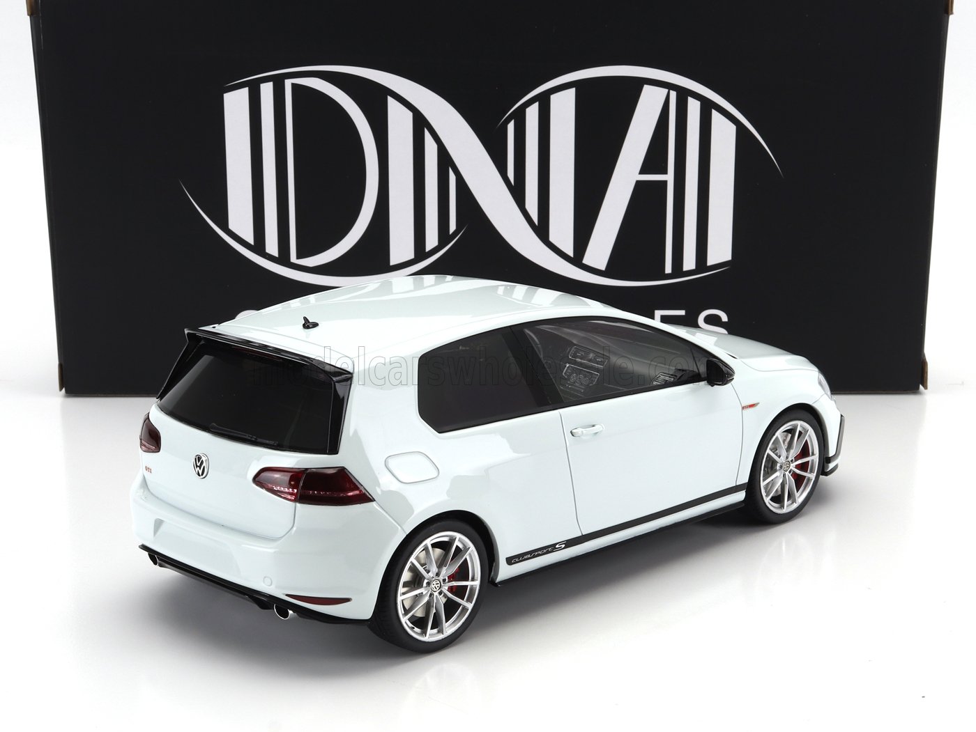 DNA COLLECTIBLES - 1/18 - VOLKSWAGEN - GOLF GTi VII CLUBSPORT S 2017 - WHITE