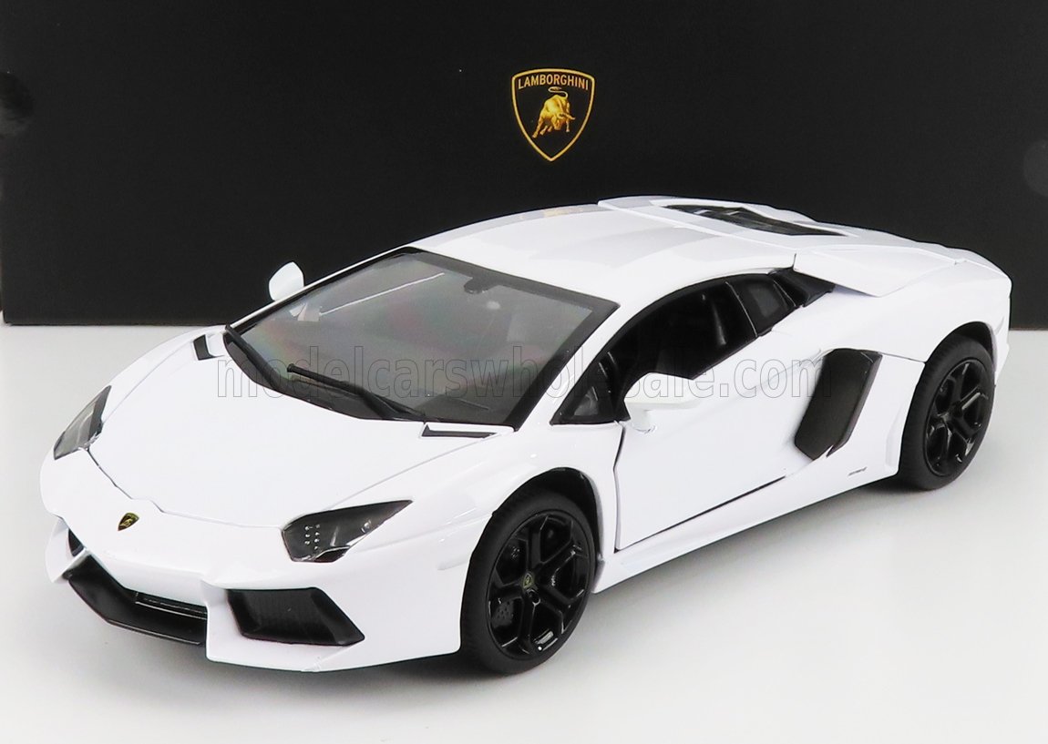 RASTAR - 1/18 - LAMBORGHINI - AVENTADOR LP700-4 2011 - WHITE