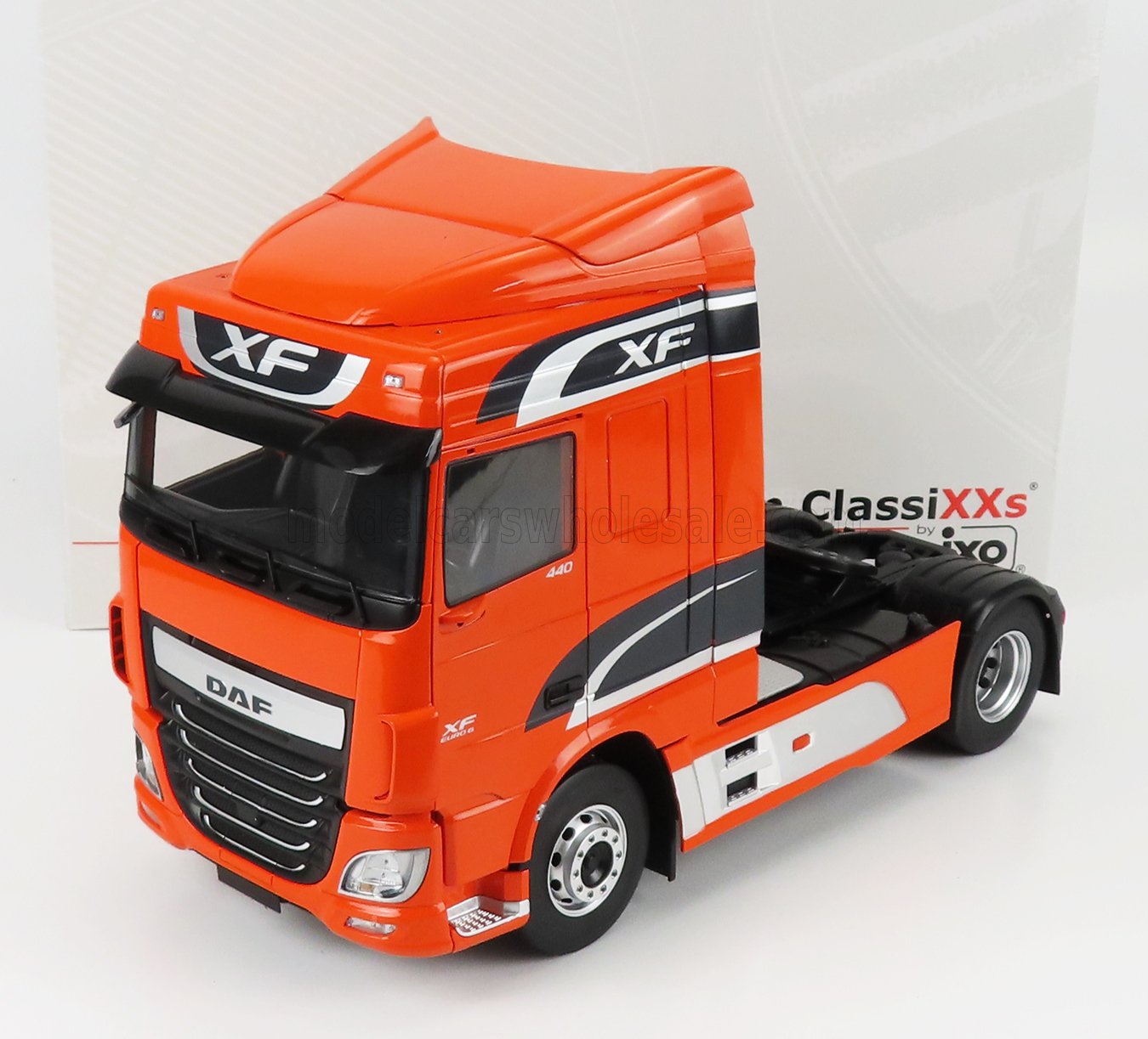 PREMIUM CLASSIXXS - DAF - XF SPACE CAB TRACTOR TRUCK 2-ASSI 2016