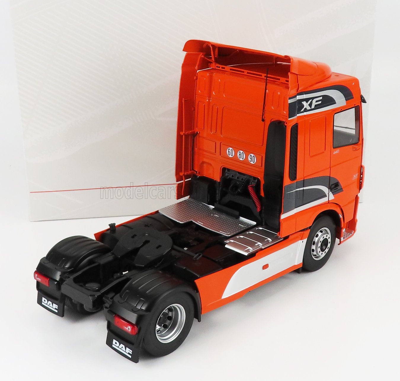 PREMIUM CLASSIXXS - DAF - XF SPACE CAB TRACTOR TRUCK 2-ASSI 2016