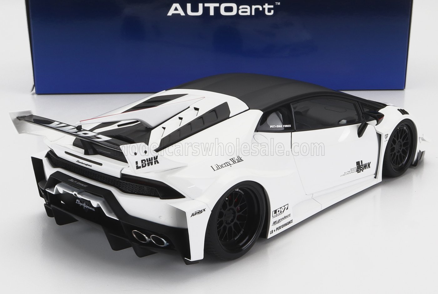 AUTOART - LAMBORGHINI - HURACAN LIBERTY WALK LB SILHOUETTE WORKS GT 2018 WHITE