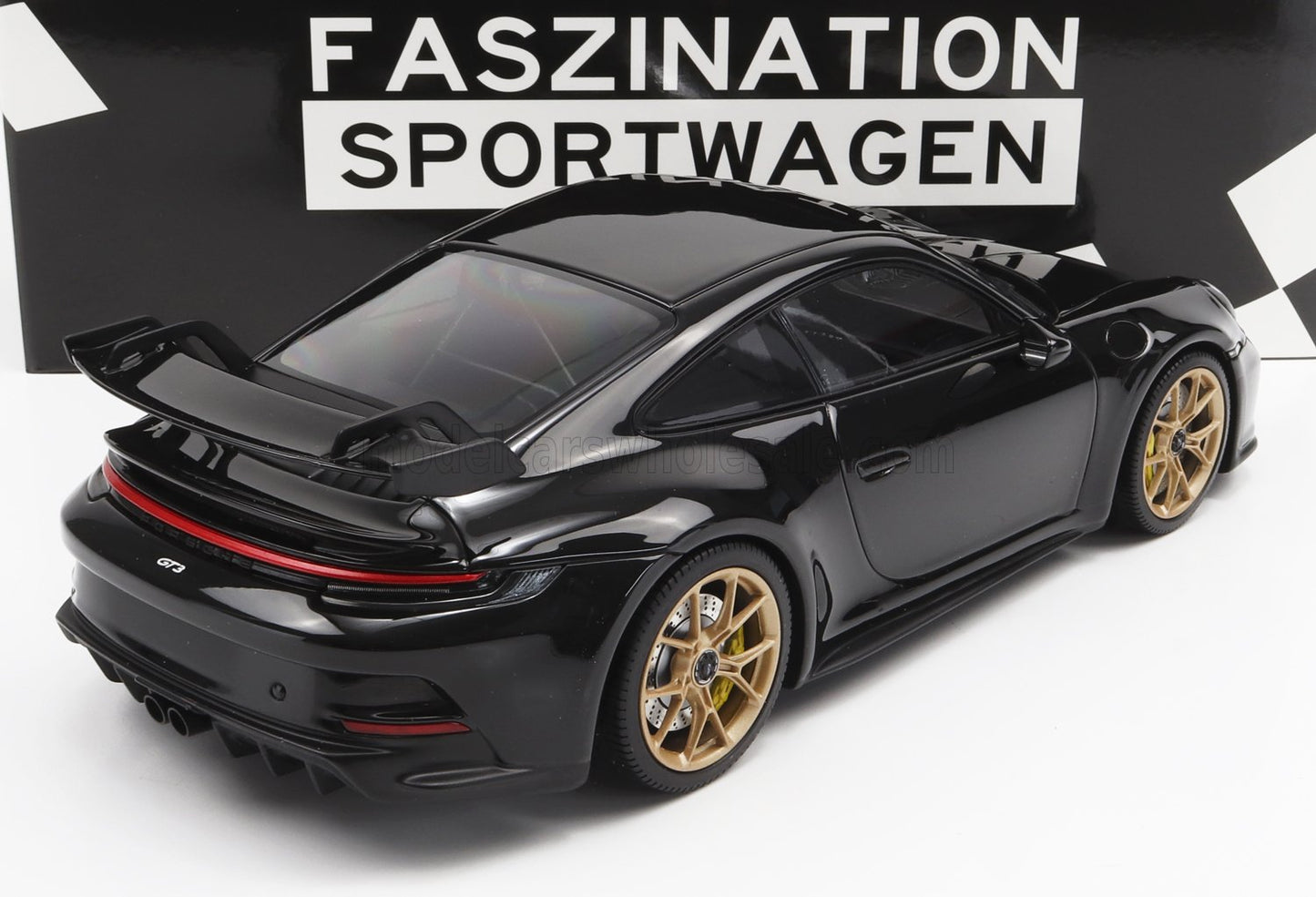 MINICHAMPS - 1/18 - PORSCHE - 911 992 GT3 COUPE 2021