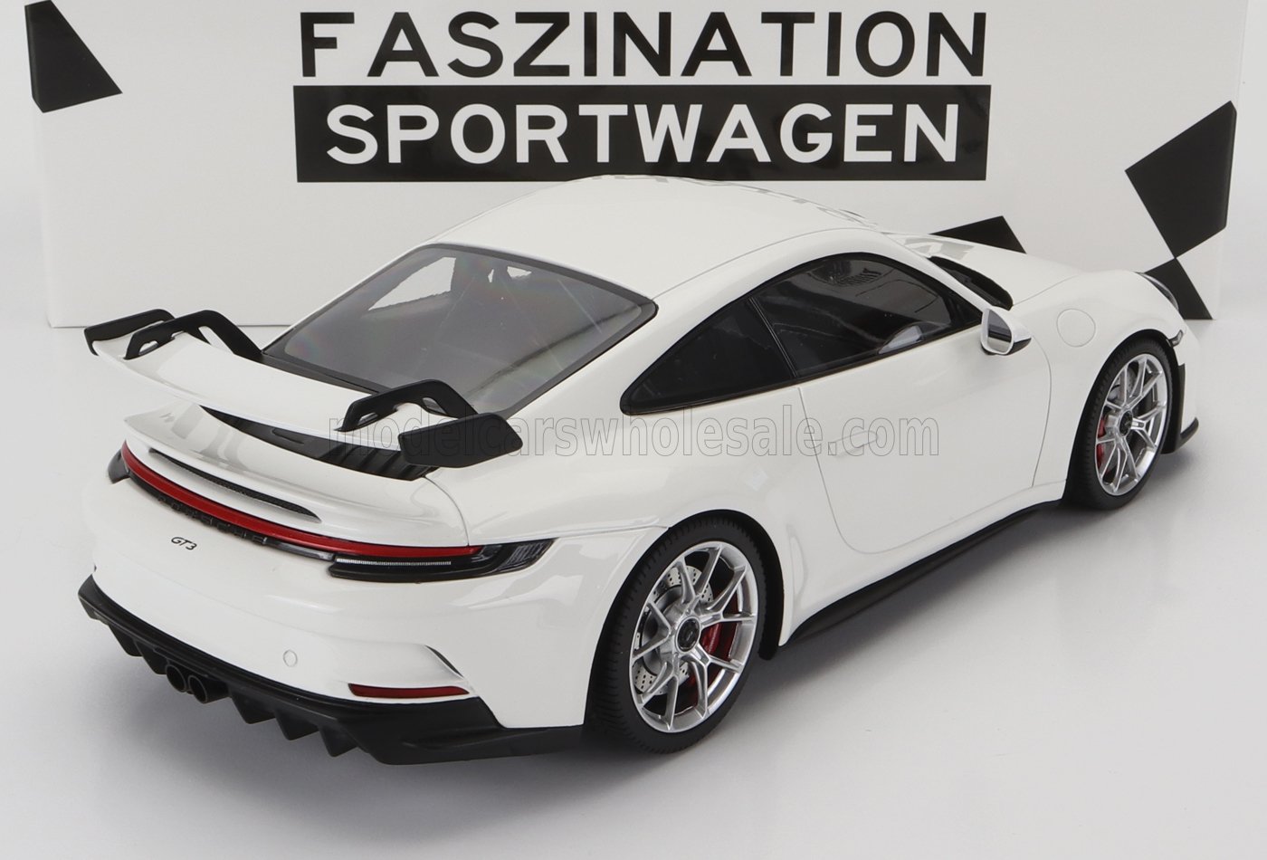 MINICHAMPS - 1/18 - PORSCHE - 911 992 GT3 COUPE 2021