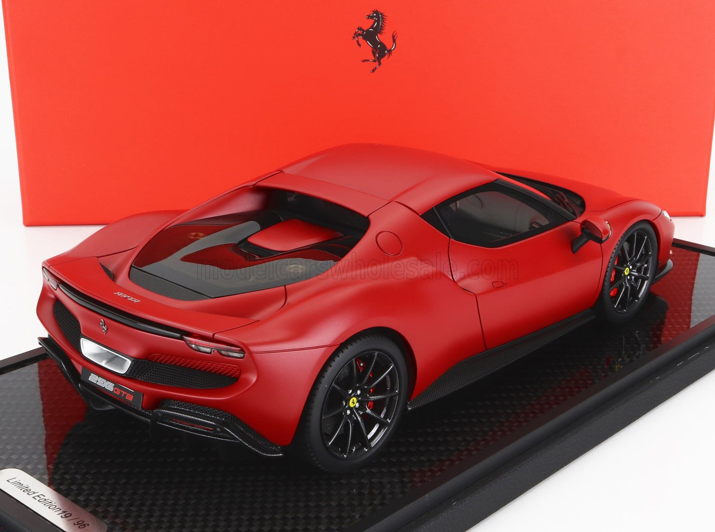 BBR-MODELS - 1/18 - FERRARI - 296 GTB HYBRID 830HP V6 2021 - CON VETRINA - ROSSO F1-75 - MATT RED