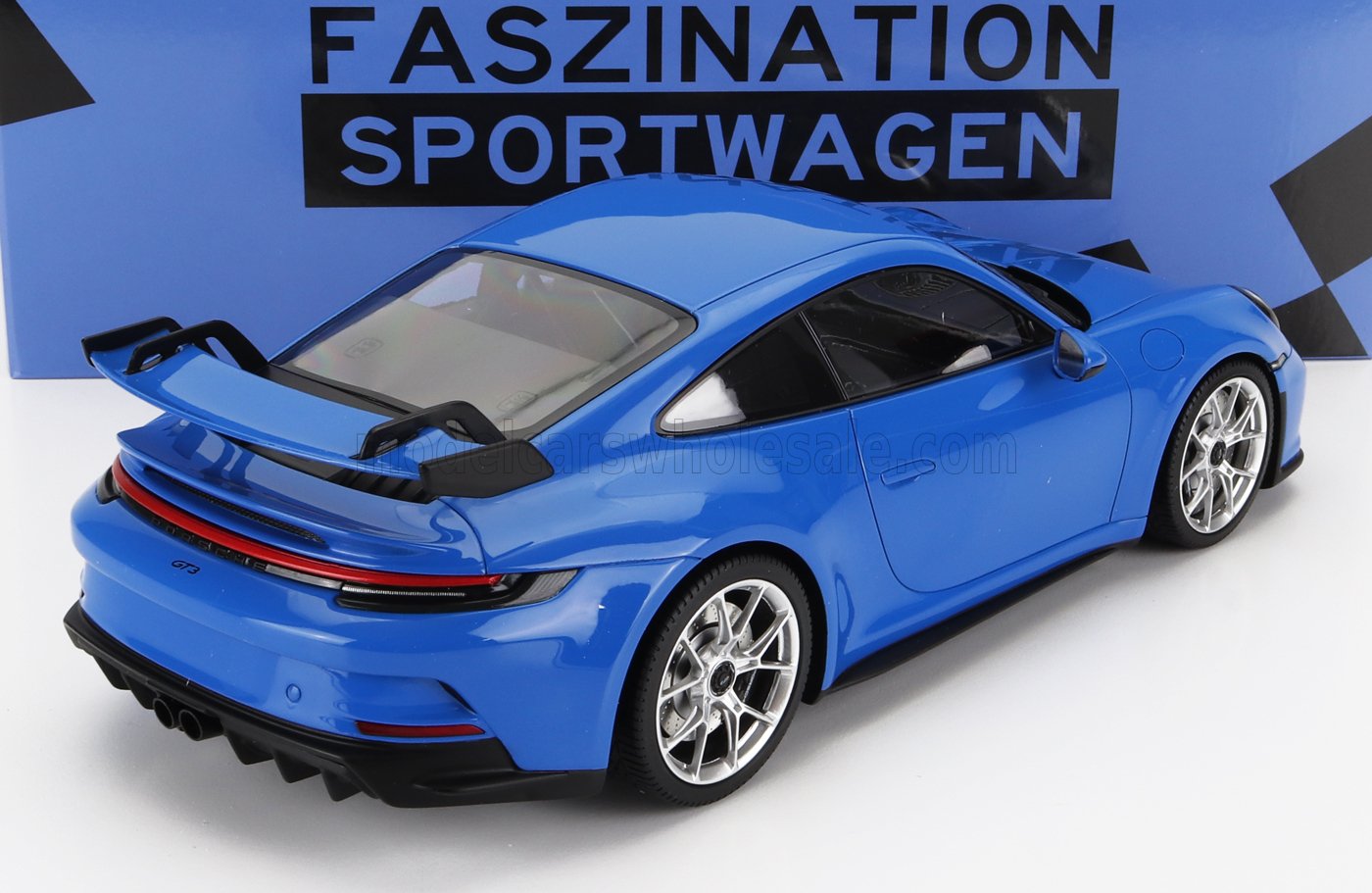 MINICHAMPS - 1/18 - PORSCHE - 911 992 GT3 COUPE 2021