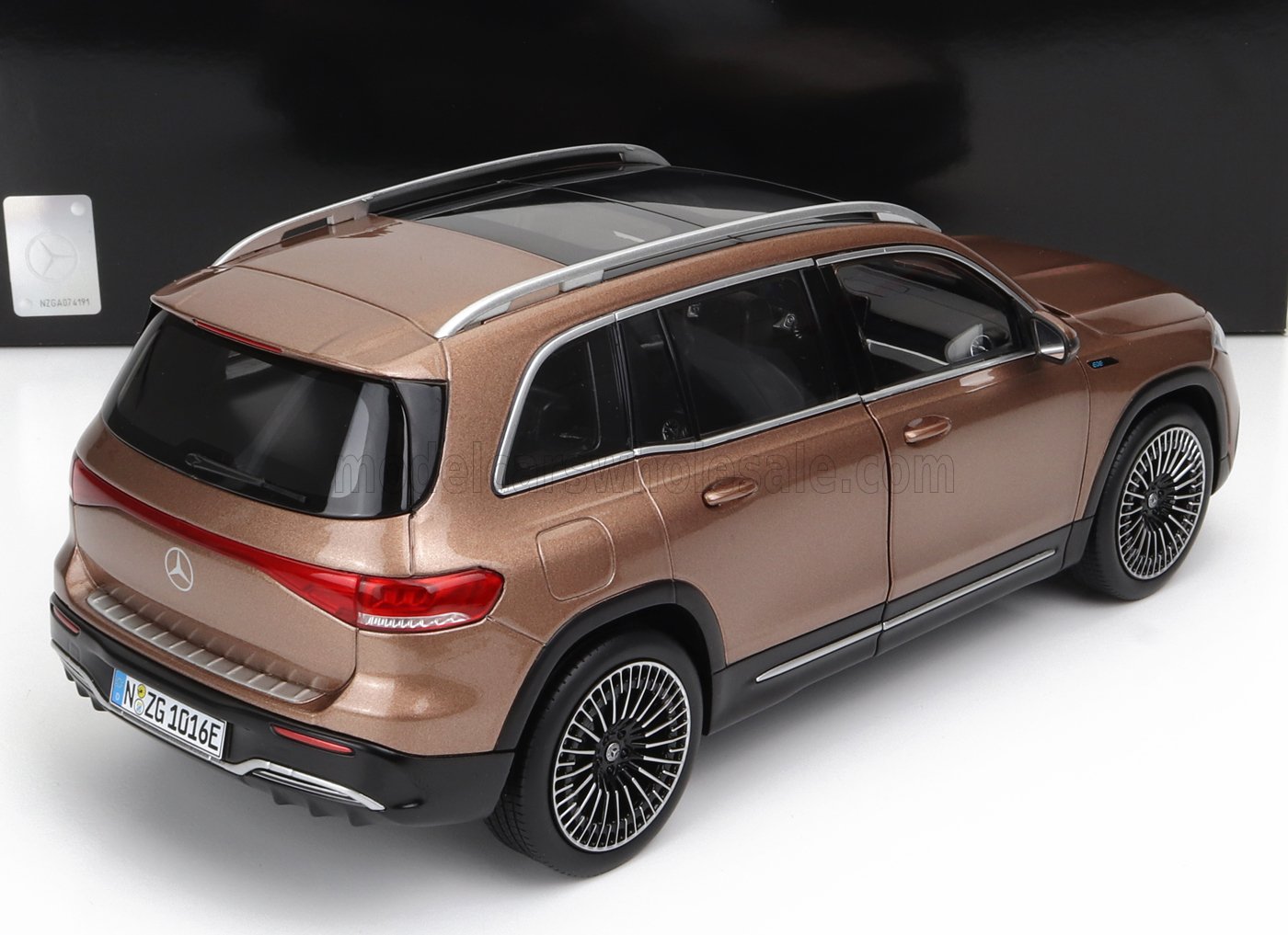 NZG - 1/18 - MERCEDES BENZ - EQB (H243) 2021 - ROSE GOLD MET