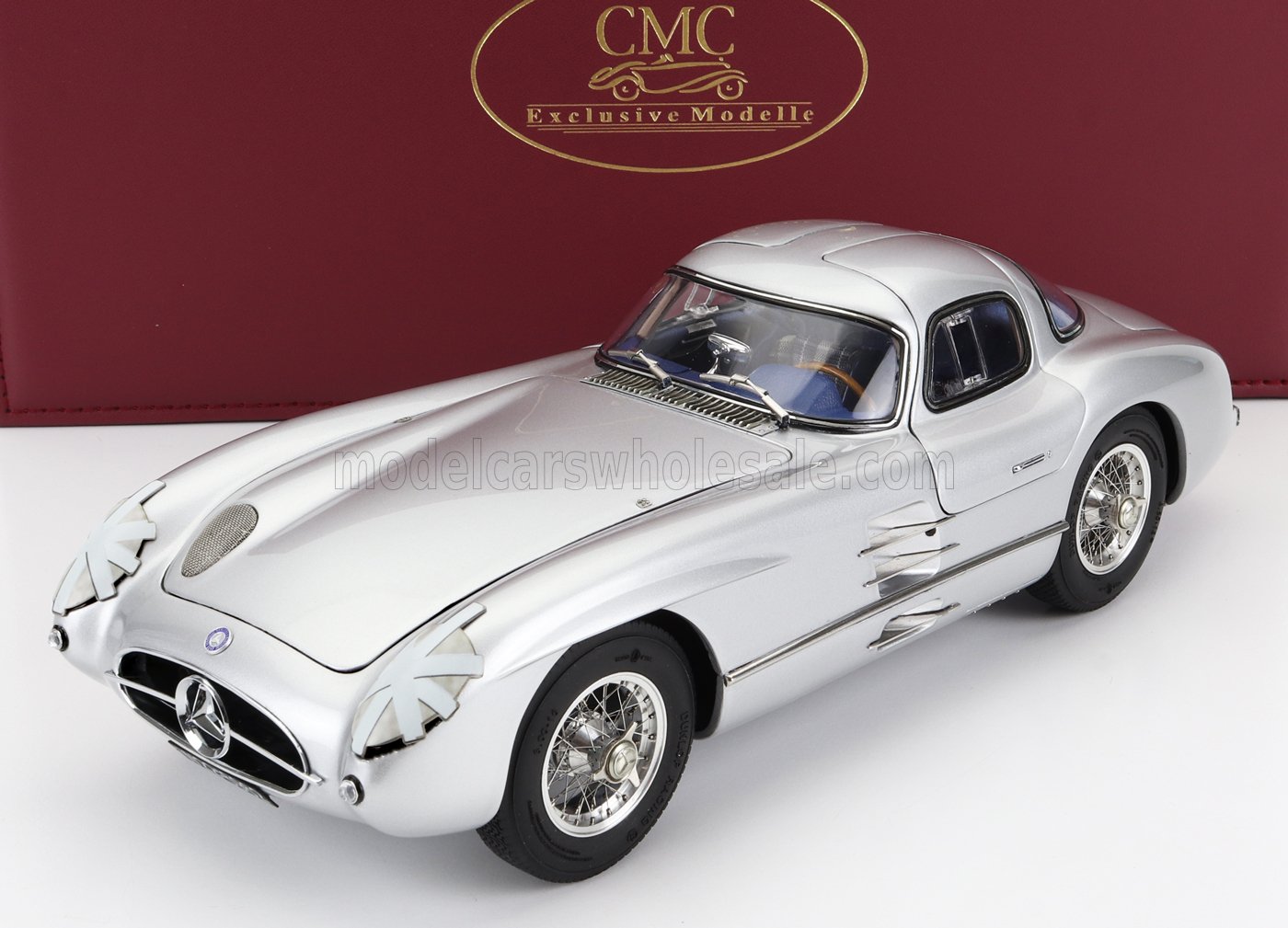 CMC - 1/18 - MERCEDES BENZ - 300 SLR UHLENHAUT COUPE N 15 SWEDEN GP 1955 - SILVER