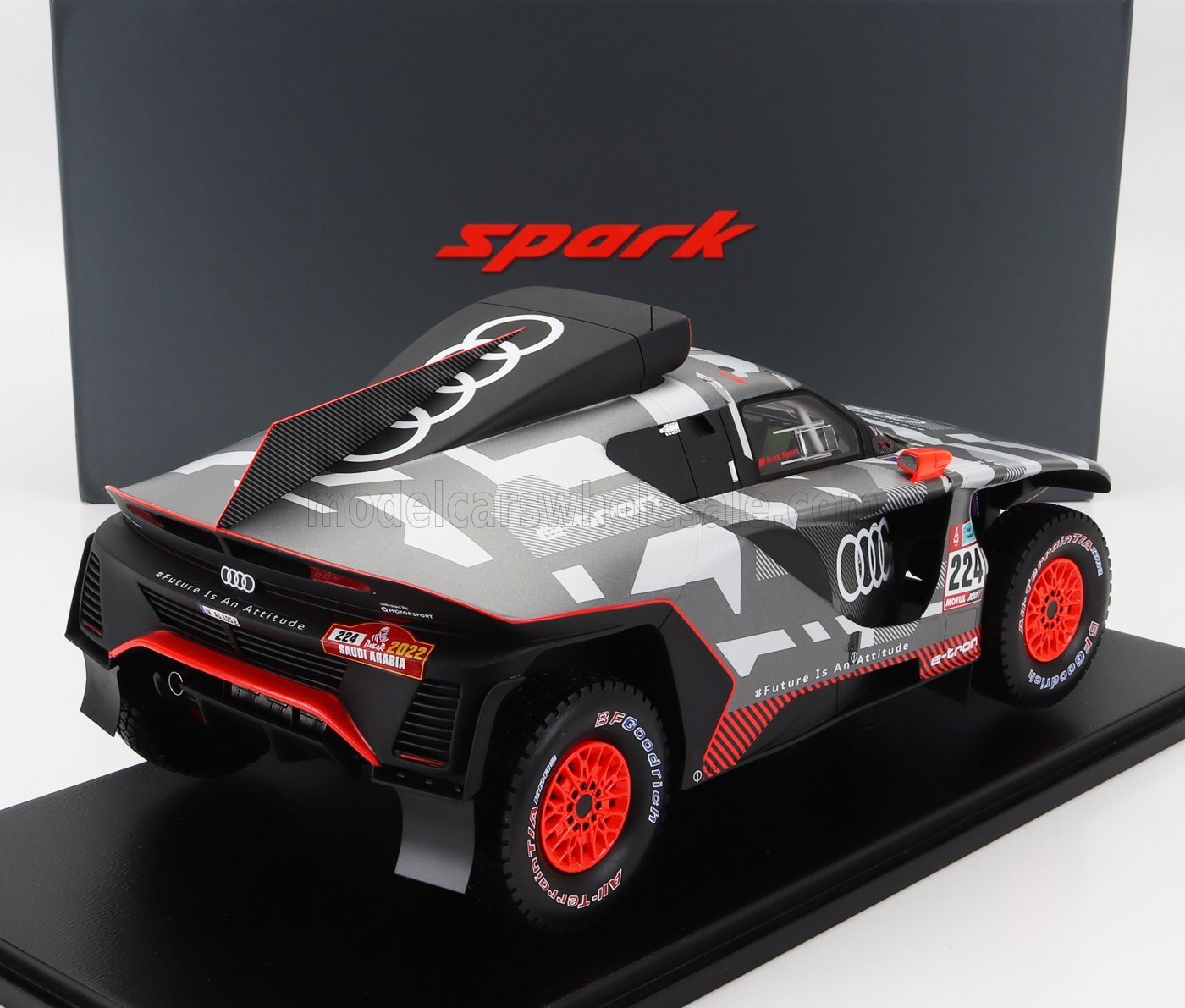 SPARK-MODEL - 1/18 - AUDI - Q E-TRON RS TEAM AUDI SPORT N 224 RALLY DAKAR 2022 M.EKSTROM - E.BERGKVIST - GREY SILVER BLACK