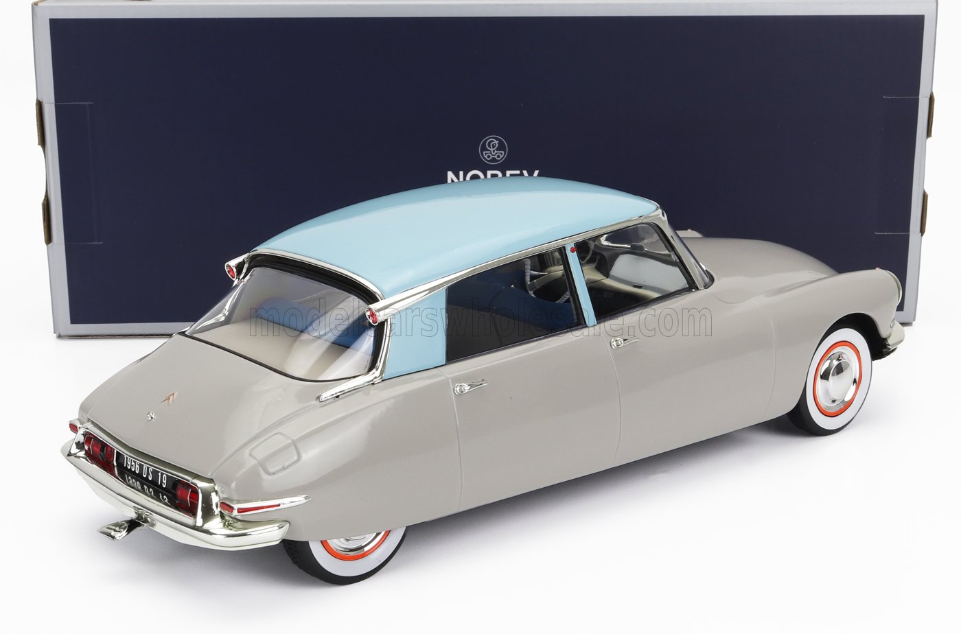 NOREV - 1/18 - CITROEN - DS19 1956 - GREY LIGHT BLUE