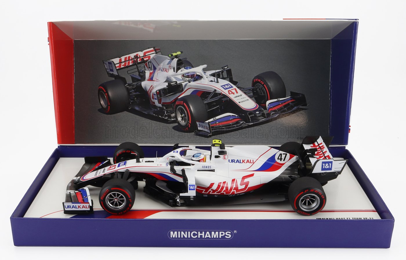 MINICHAMPS - 1/18 - HAAS - F1 VF-21 FERRARI 065/6 TEAM URALKALI N 47 BELGIUM GP 2021 MICK SCHUMACHER WITH MICHAEL SCHUMACHER RETRO HELMET LIVERY - WHITE BLUE RED