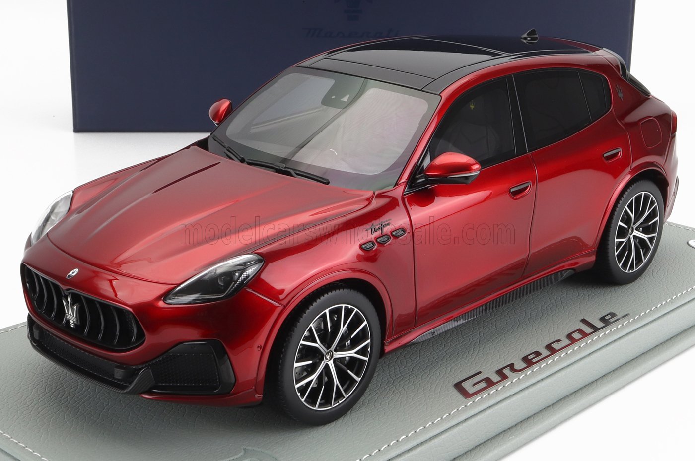 BBR-MODELS - 1/18 - MASERATI - GRECALE TROFEO SUV 2023 - CON VETRINA - WITH SHOWCASE - ROSSO GRANTURISMO - RED MET