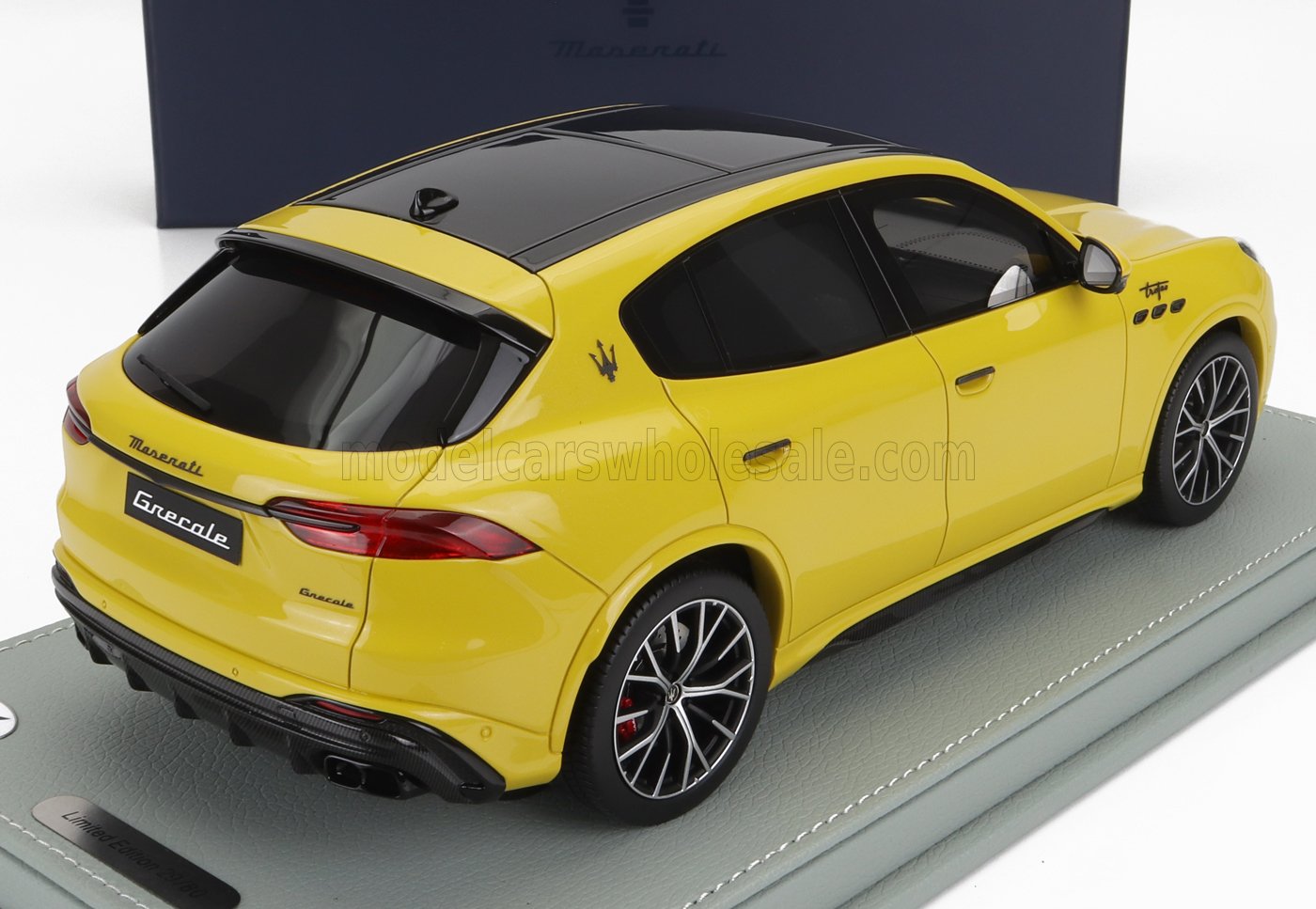 BBR-MODELS - 1/18 - MASERATI - GRECALE TROFEO SUV 2023 - CON VETRINA - GIALLO - YELLOW