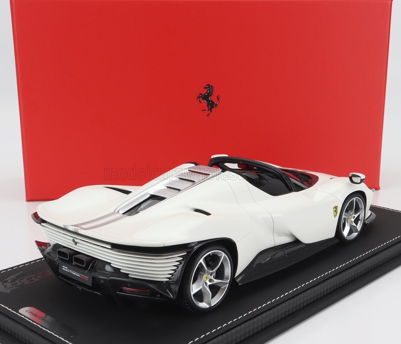 BBR-MODELS - 1/18 - FERRARI - DAYTONA SP3 OPEN ROOF ICONA 2022 - CON VETRINA - WITH SHOWCASE - BIANCO ITALIA - WHITE