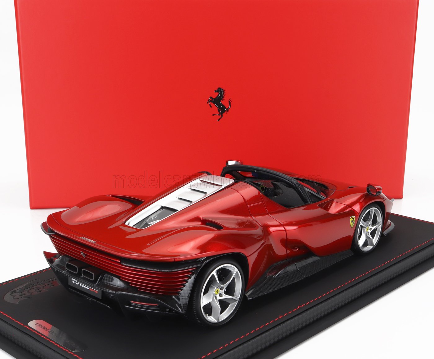 BBR-MODELS - 1/18 - FERRARI - DAYTONA SP3 OPEN ROOF ICONA 2022 - CON VETRINA - WITH SHOWCASE - ROSSO MAGMA - RED MET