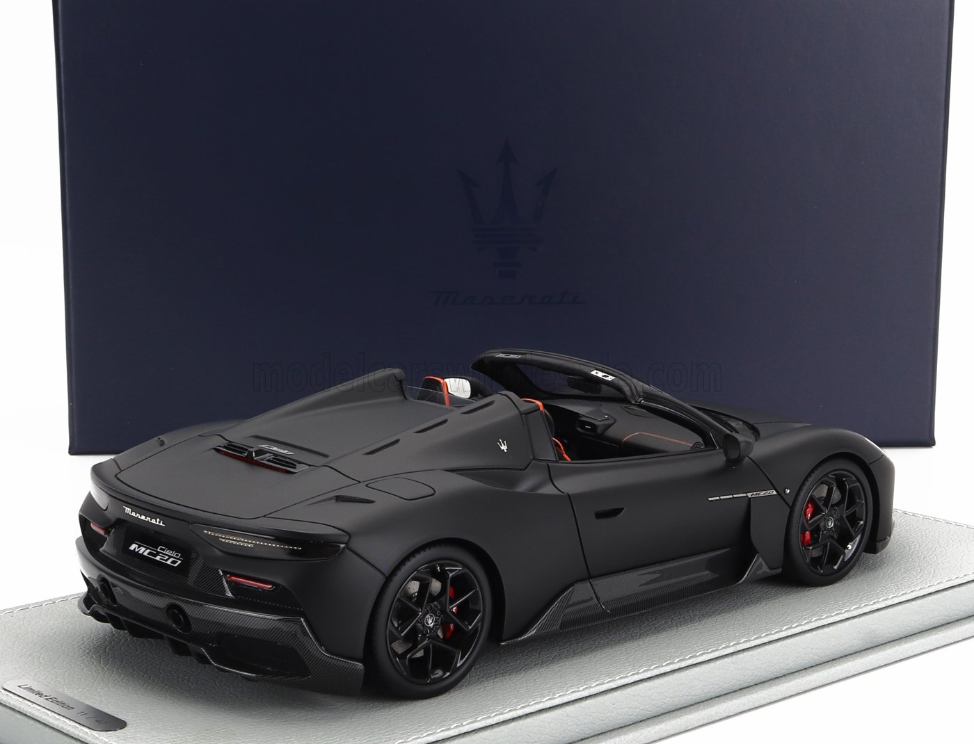 BBR-MODELS - 1/18 - MASERATI - MC20 CIELO SPIDER 2022 - CON VETRINA - MATT BLACK