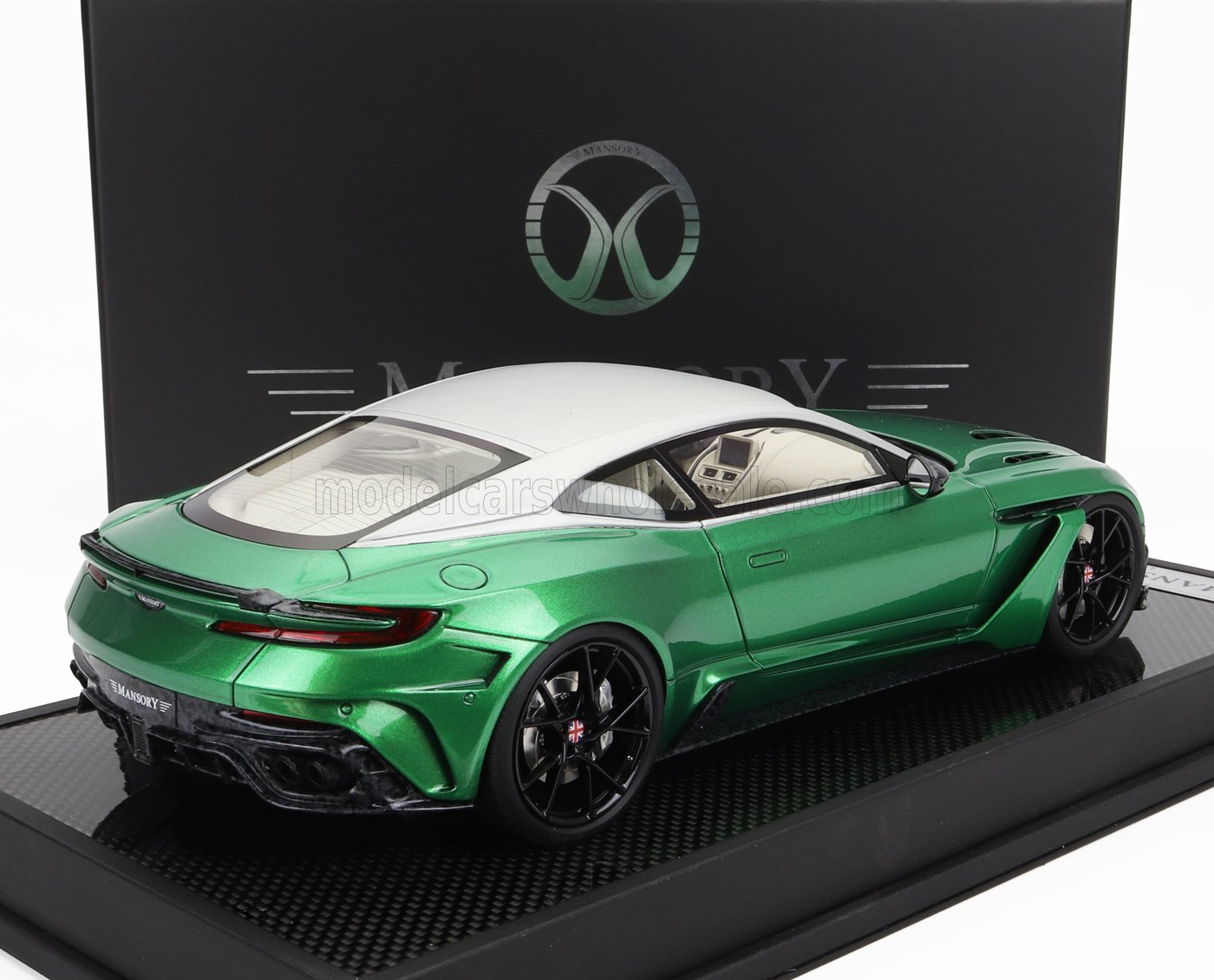 MOTORHELIX - 1/18 - ASTON MARTIN - DB11 MANSORY CYRUS 2018 - GREEN MET MATT SILVER