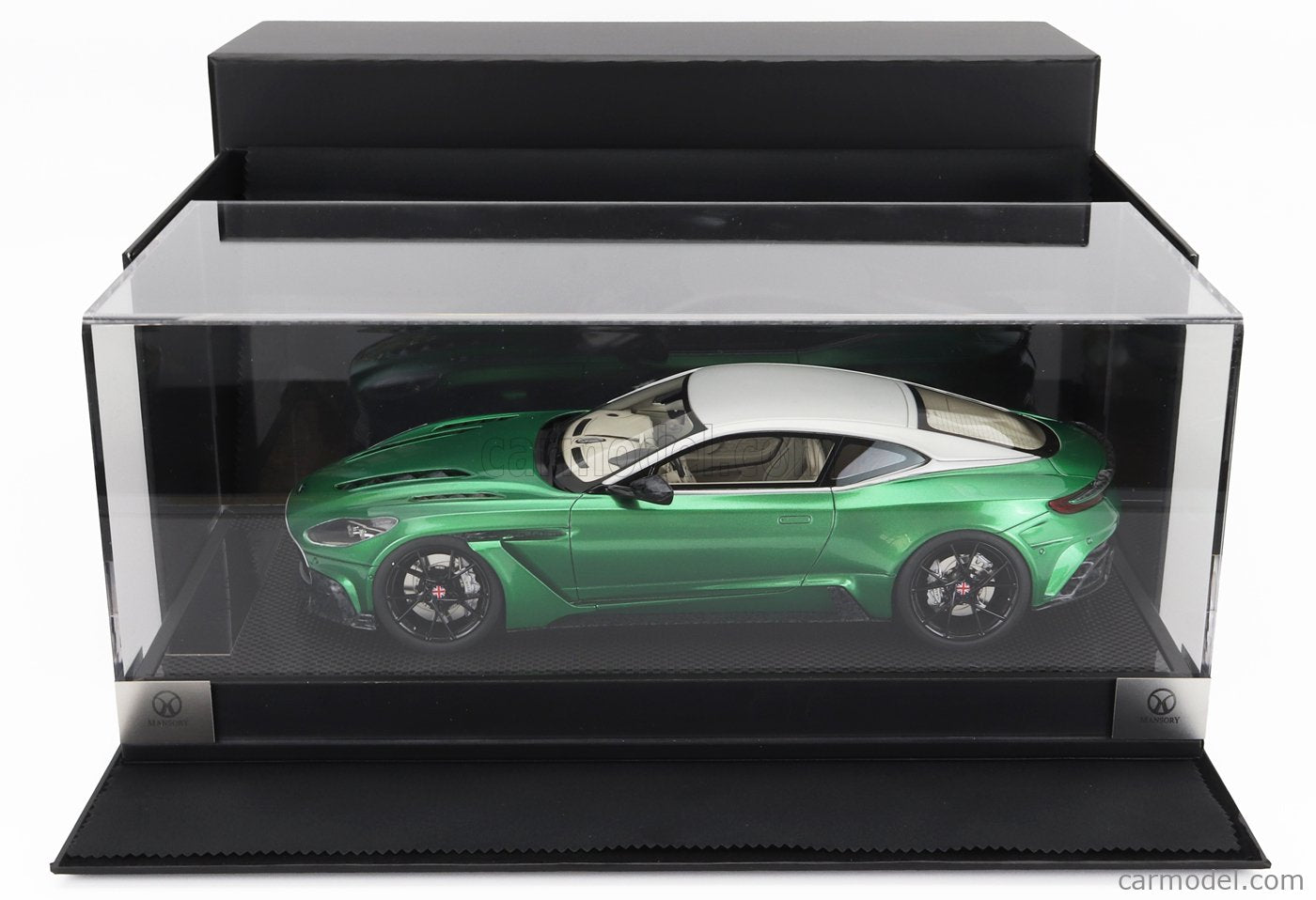 MOTORHELIX - 1/18 - ASTON MARTIN - DB11 MANSORY CYRUS 2018 - GREEN MET MATT SILVER