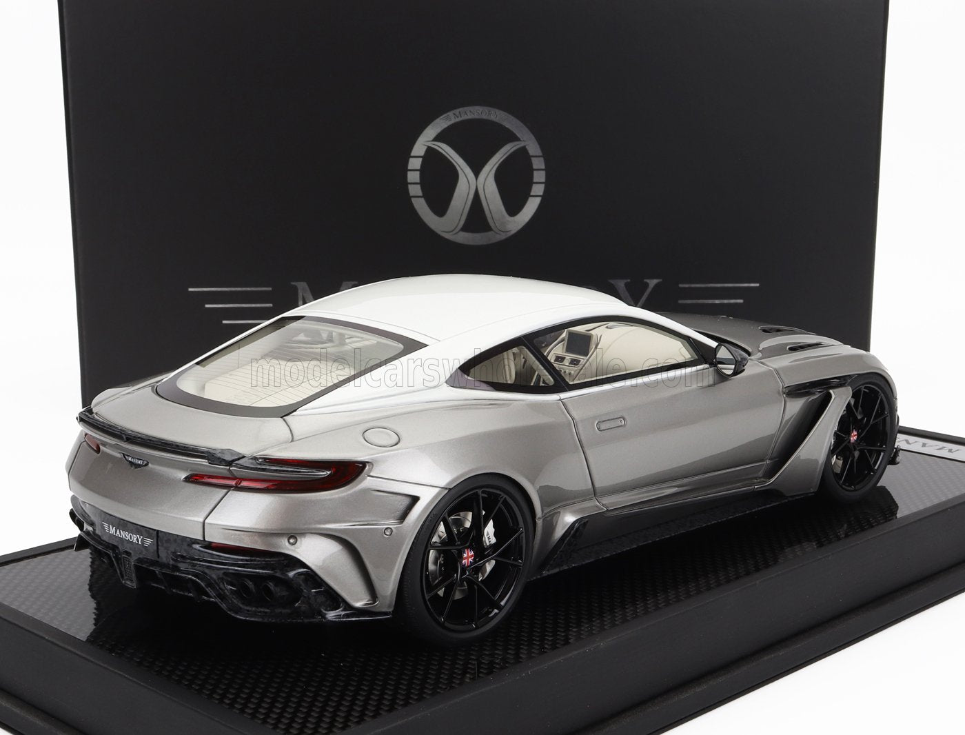 MOTORHELIX - 1/18 - ASTON MARTIN - DB11 MANSORY CYRUS 2018 - SILVER WHITE