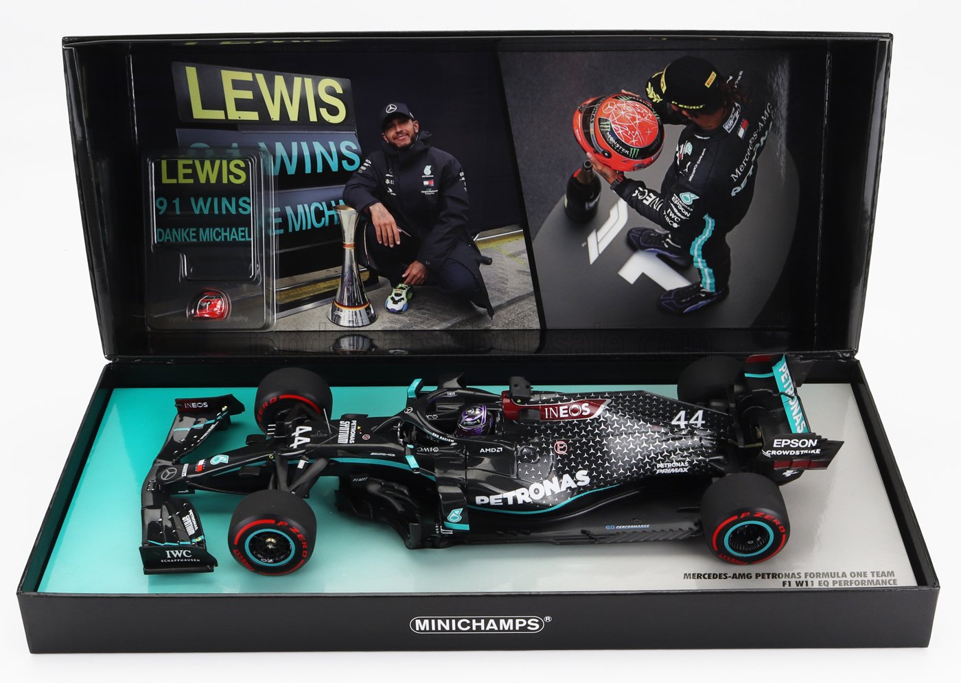 MINICHAMPS - MERCEDES GP - F1 W11 EQ PERFORMANCE TEAM AMG PETRONAS MOTORSPORT N 44 WORLD CHAMPION WINNER EIFEL GP 2020 (91st WIN) LEWIS HAMILTON 2  - WITH MICHAEL SCHUMACHER HELMET AND PIT BOARD