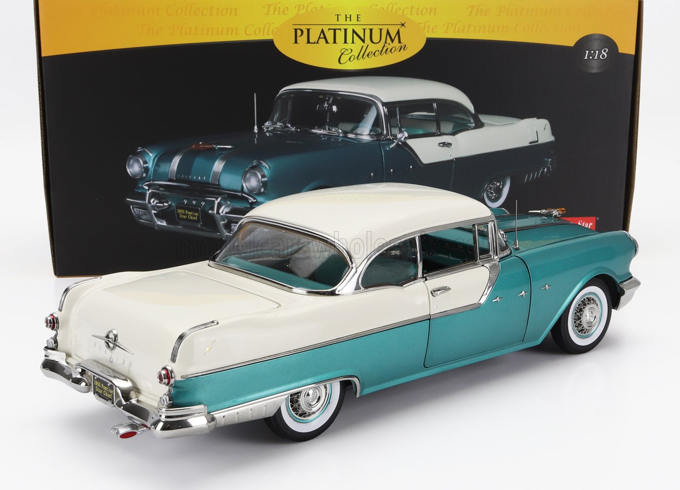 Sun Star Pontiac Star Chief Hard Top del 1955 1/18