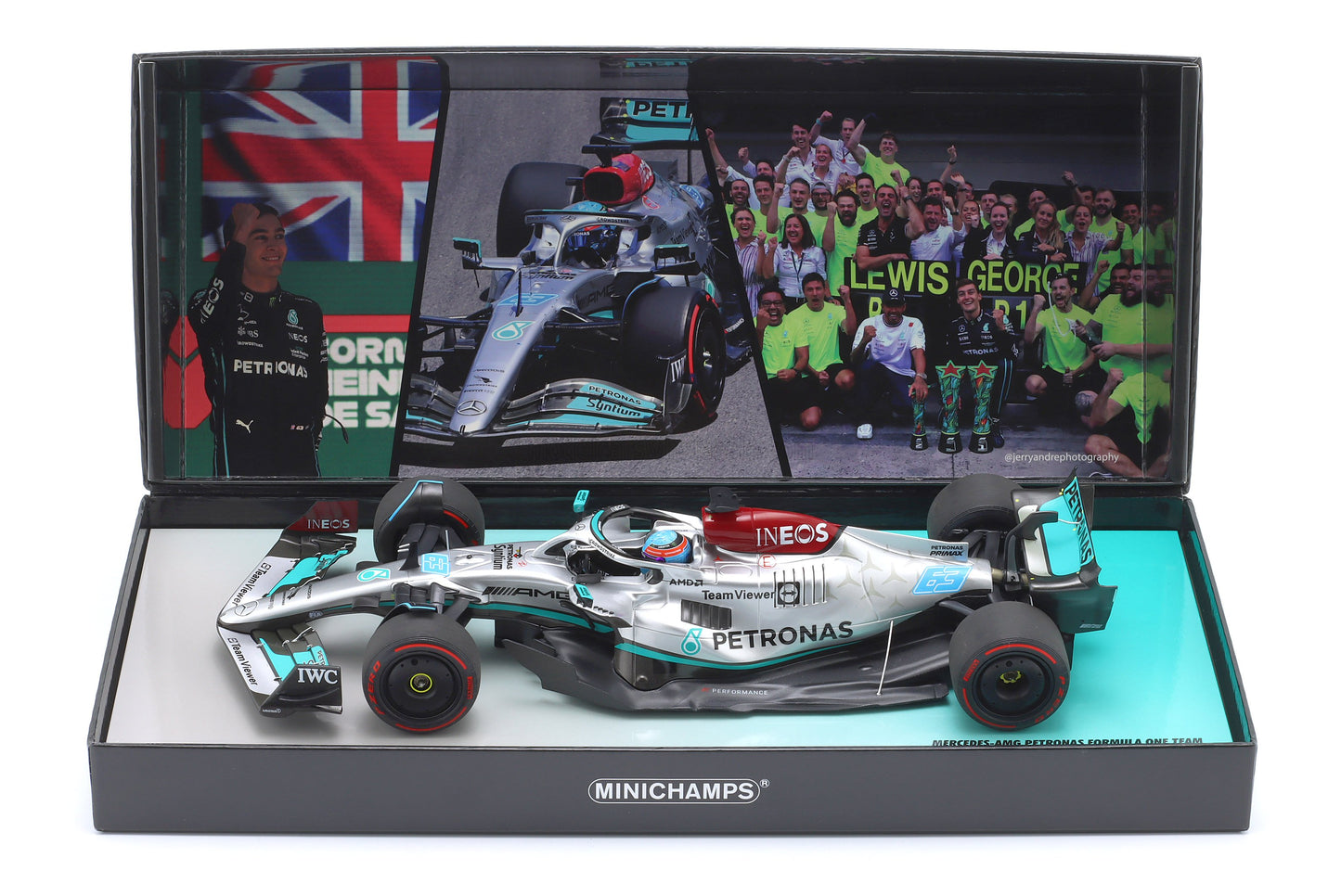 MINICHAMPS - 1/18 - MERCEDES GP - F1 W13E TEAM MERCEDES-AMG PETRONAS F1 N 63 WINNER BRAZILIAN GP 2022 GEORGE RUSSEL - SILVER GREEN