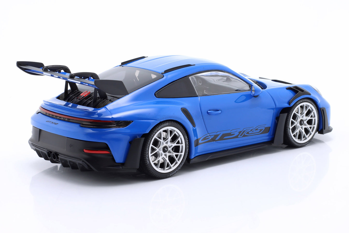 MINICHAMPS - PORSCHE - 911 992 GT3 RS COUPE 2023 - SILVER RIMS