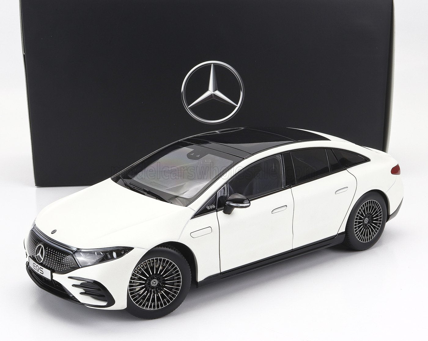 NZG - 1/18 - MERCEDES BENZ - EQS (V297) 2022 - OPALITE WHITE BRIGHT