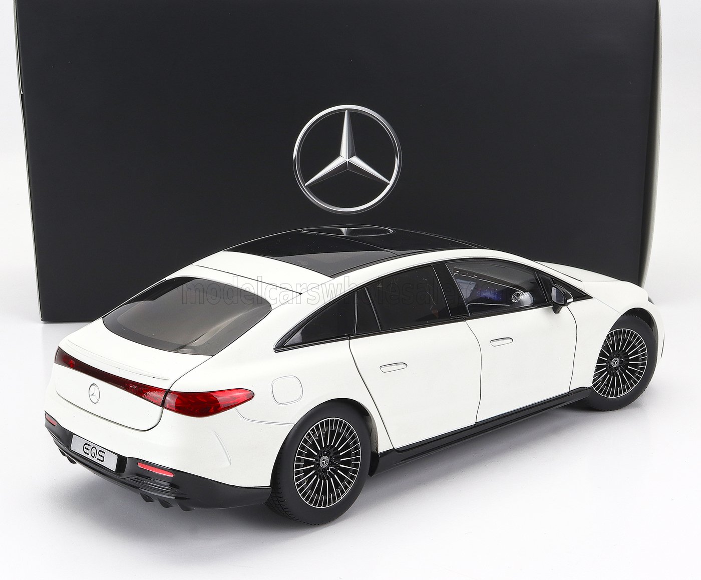 NZG - 1/18 - MERCEDES BENZ - EQS (V297) 2022 - OPALITE WHITE BRIGHT