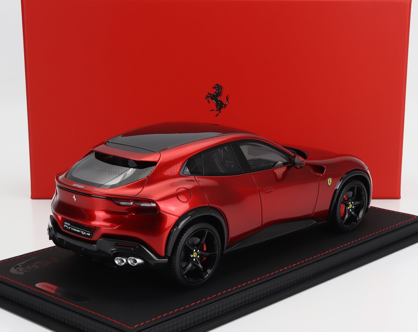 BBR-MODELS - 1/18 - FERRARI - PUROSANGUE SUV 2022 - CON VETRINA - WITH SHOWCASE - ROSSO MAGMA - RED MET