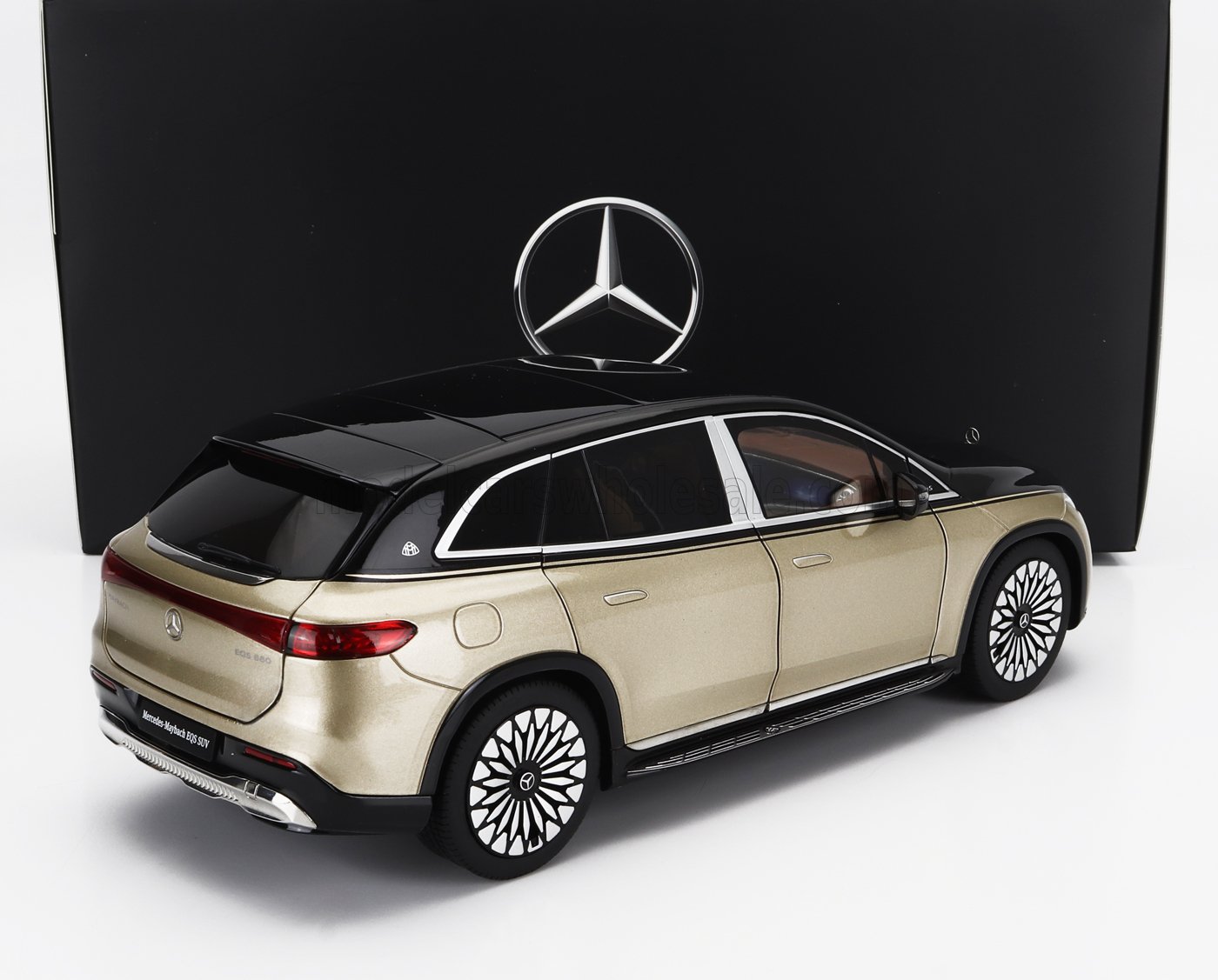 NOREV - 1/18 - MERCEDES BENZ - MAYBACH EQS 680 (Z296) SUV 2024 - GOLD BLACK