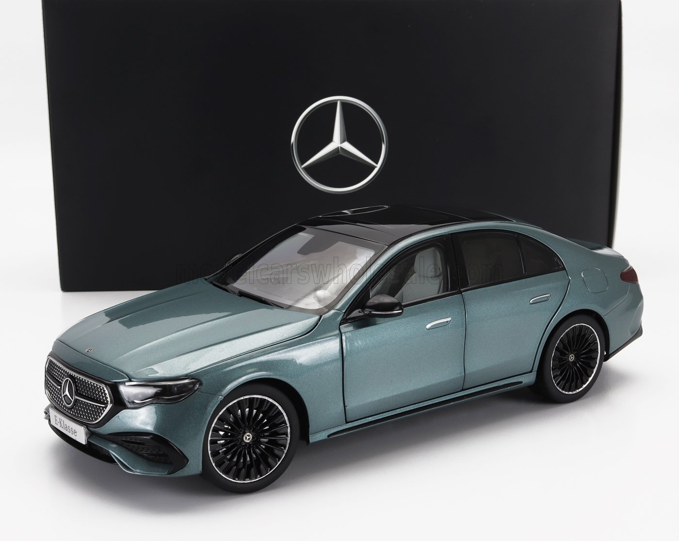 NOREV - 1/18 - MERCEDES BENZ - E-CLASS (W214) AMG LINE 2024 - VERY LIGHT GREEN MET