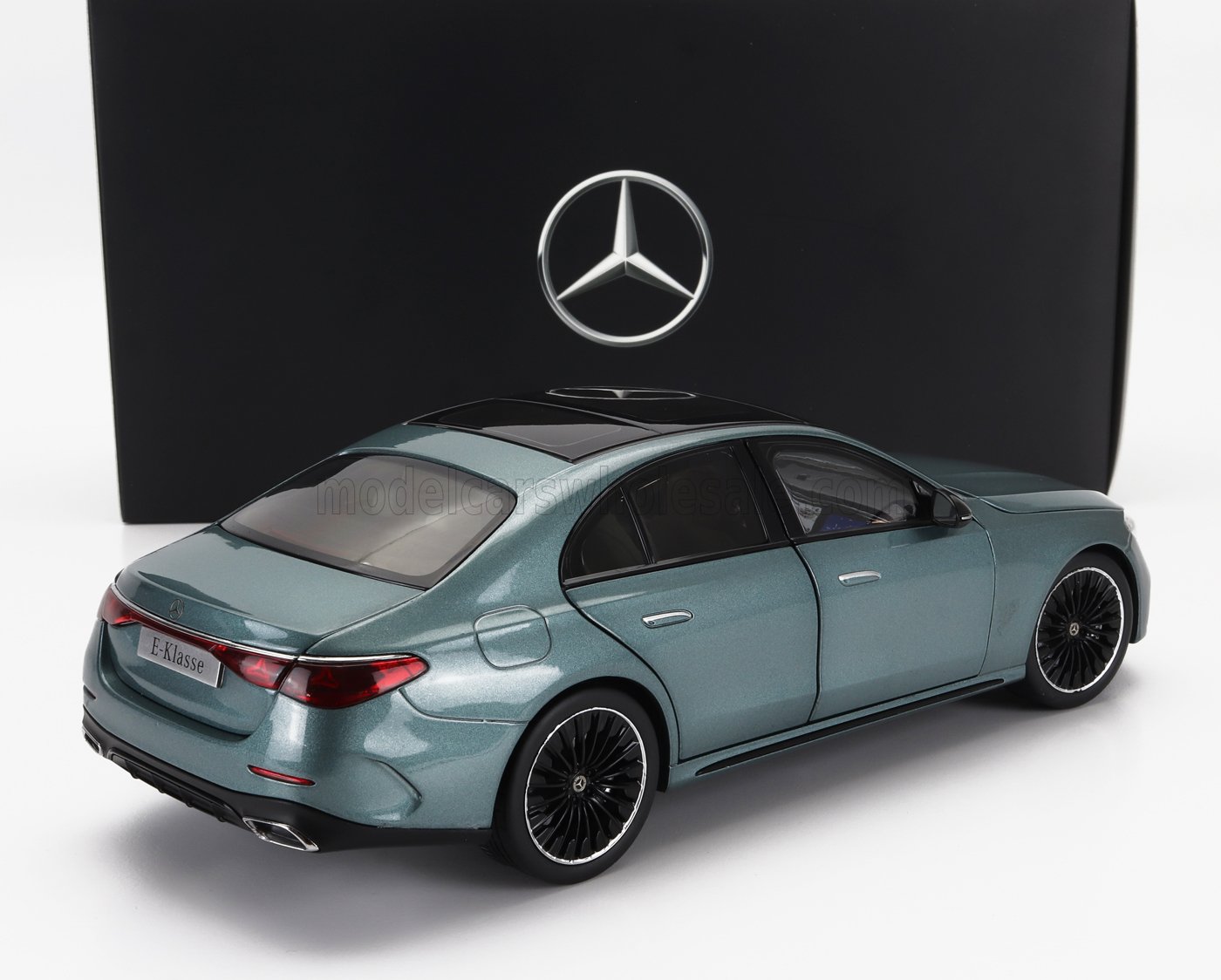 NOREV - 1/18 - MERCEDES BENZ - E-CLASS (W214) AMG LINE 2024 - VERY LIGHT GREEN MET