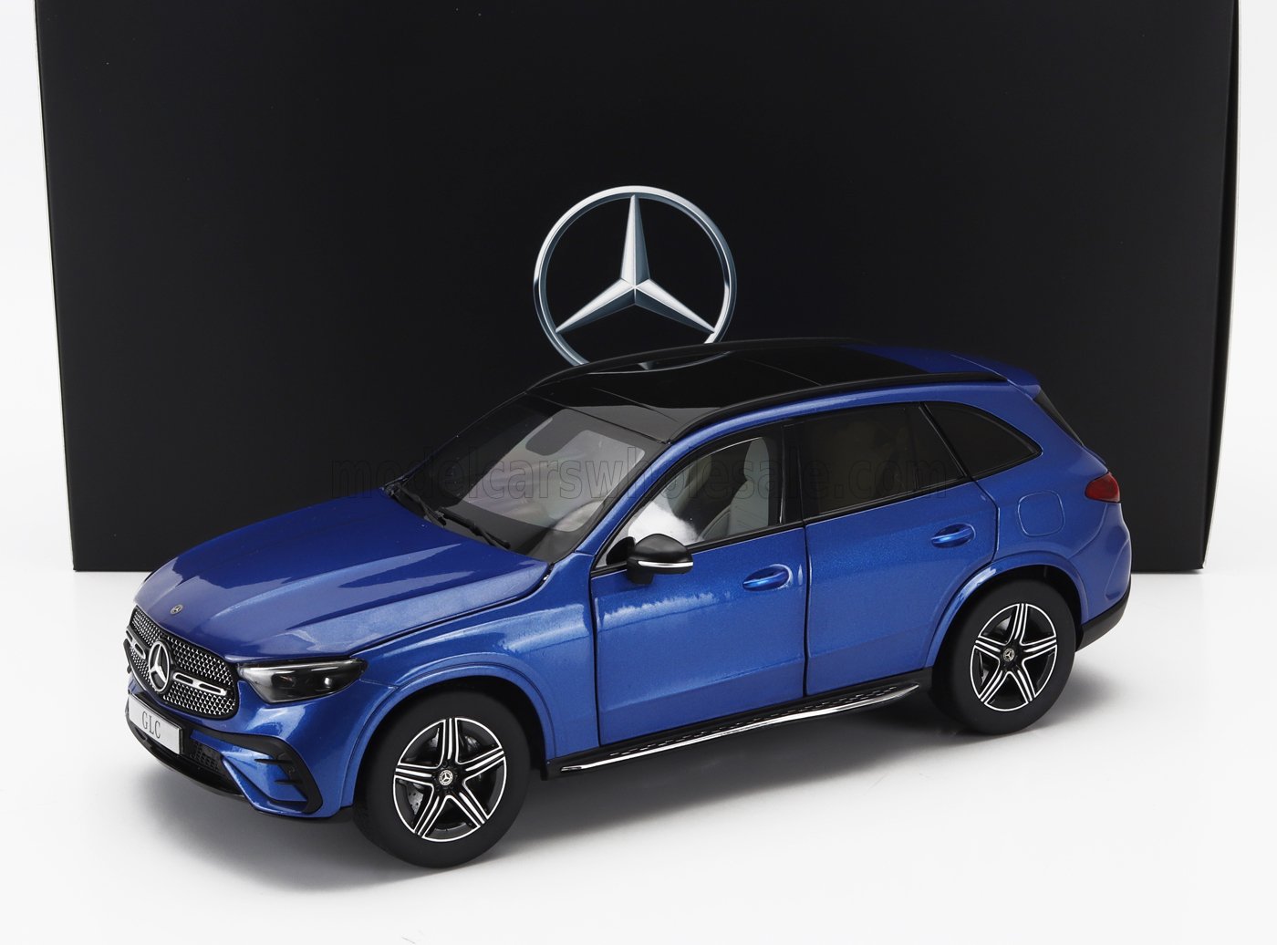 I-SCALE - 1/18 - MERCEDES BENZ - GLC-CLASS (X254) AMG LINE 2022 - BLUE