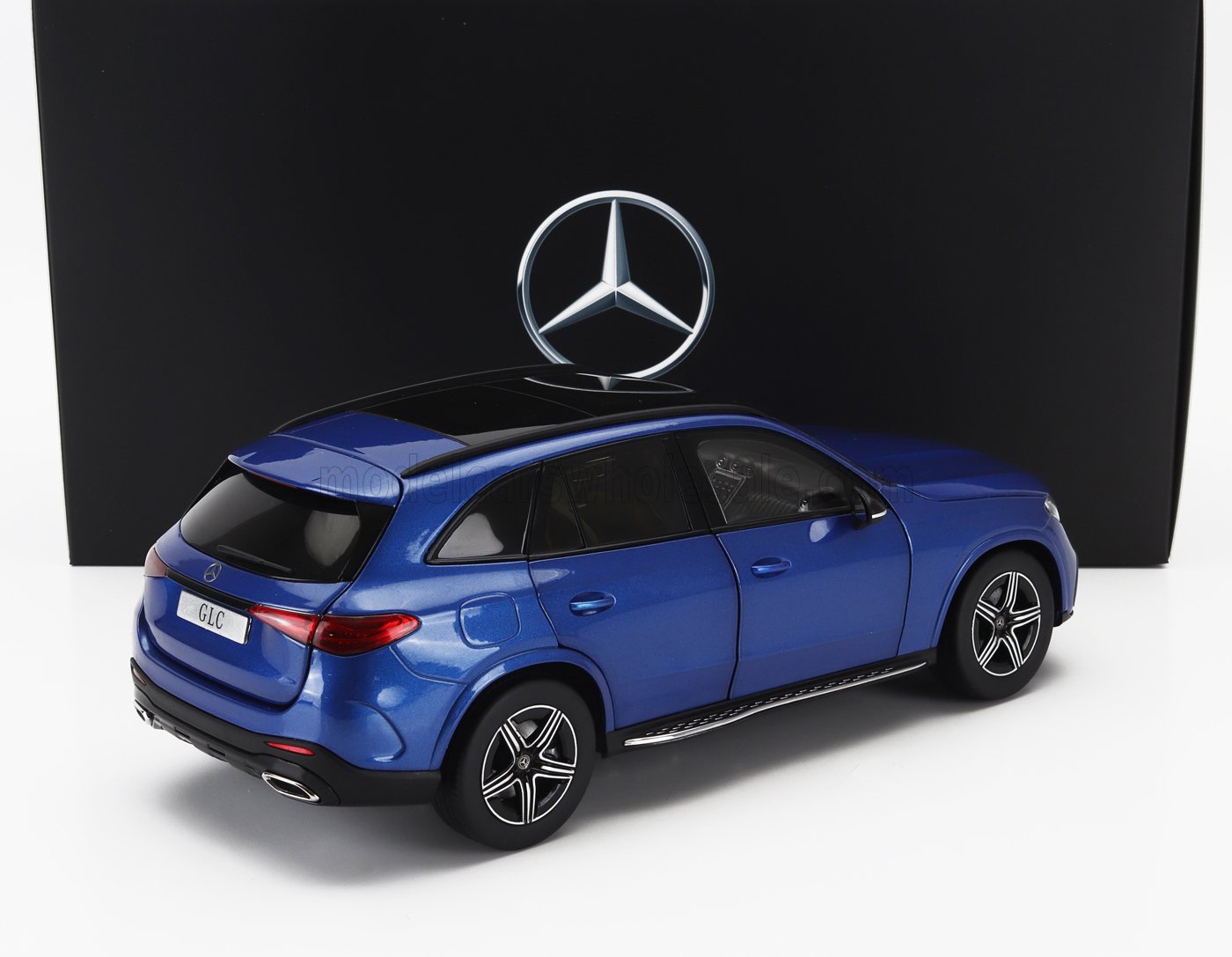 I-SCALE - 1/18 - MERCEDES BENZ - GLC-CLASS (X254) AMG LINE 2022 - BLUE