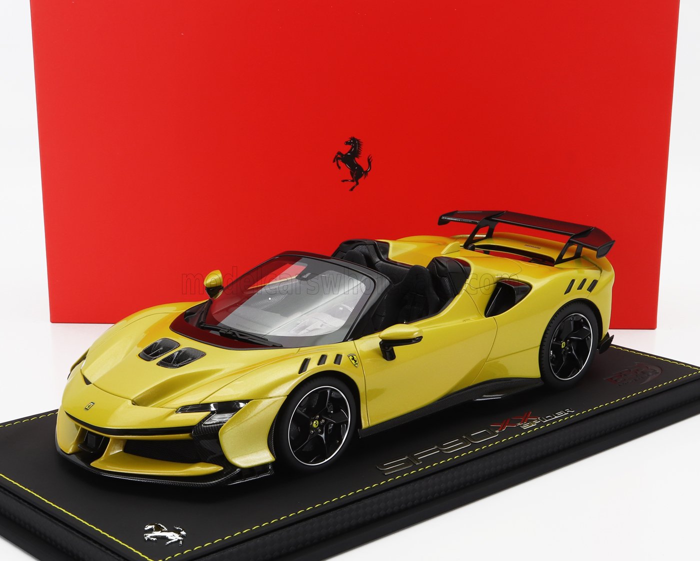 BBR-MODELS - 1/18 - FERRARI - SF90 XX STRADALE SPIDER 2024 - CON VETRINA - WITH SHOWCASE - GIALLO MONTECARLO - YELLOW MET BLACK