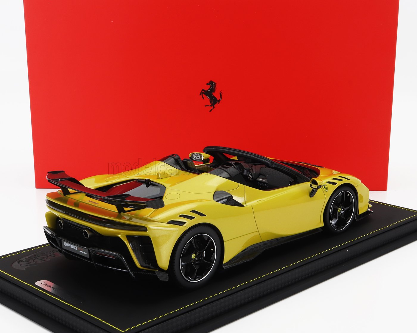 BBR-MODELS - 1/18 - FERRARI - SF90 XX STRADALE SPIDER 2024 - CON VETRINA - WITH SHOWCASE - GIALLO MONTECARLO - YELLOW MET BLACK