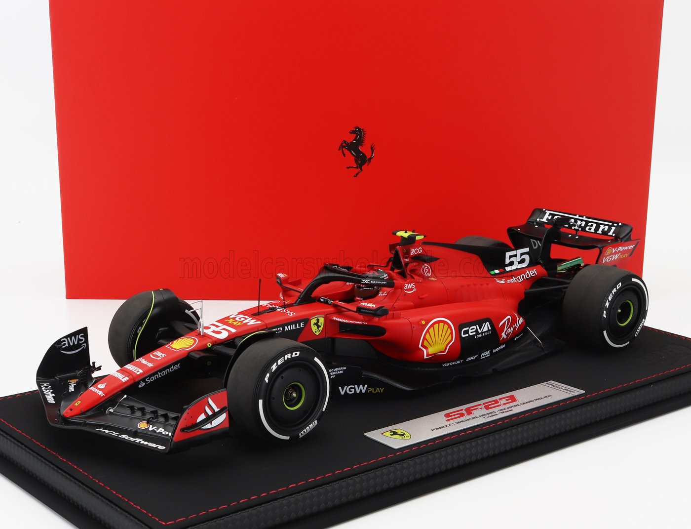 BBR-MODELS - 1/18 - FERRARI - F1 SF-23 TEAM SCUDERIA FERRARI N 55 WINNER SINGAPORE GP 2023 CARLOS SAINZ - CON VETRINA - WITH SHOWCASE - RED BLACK