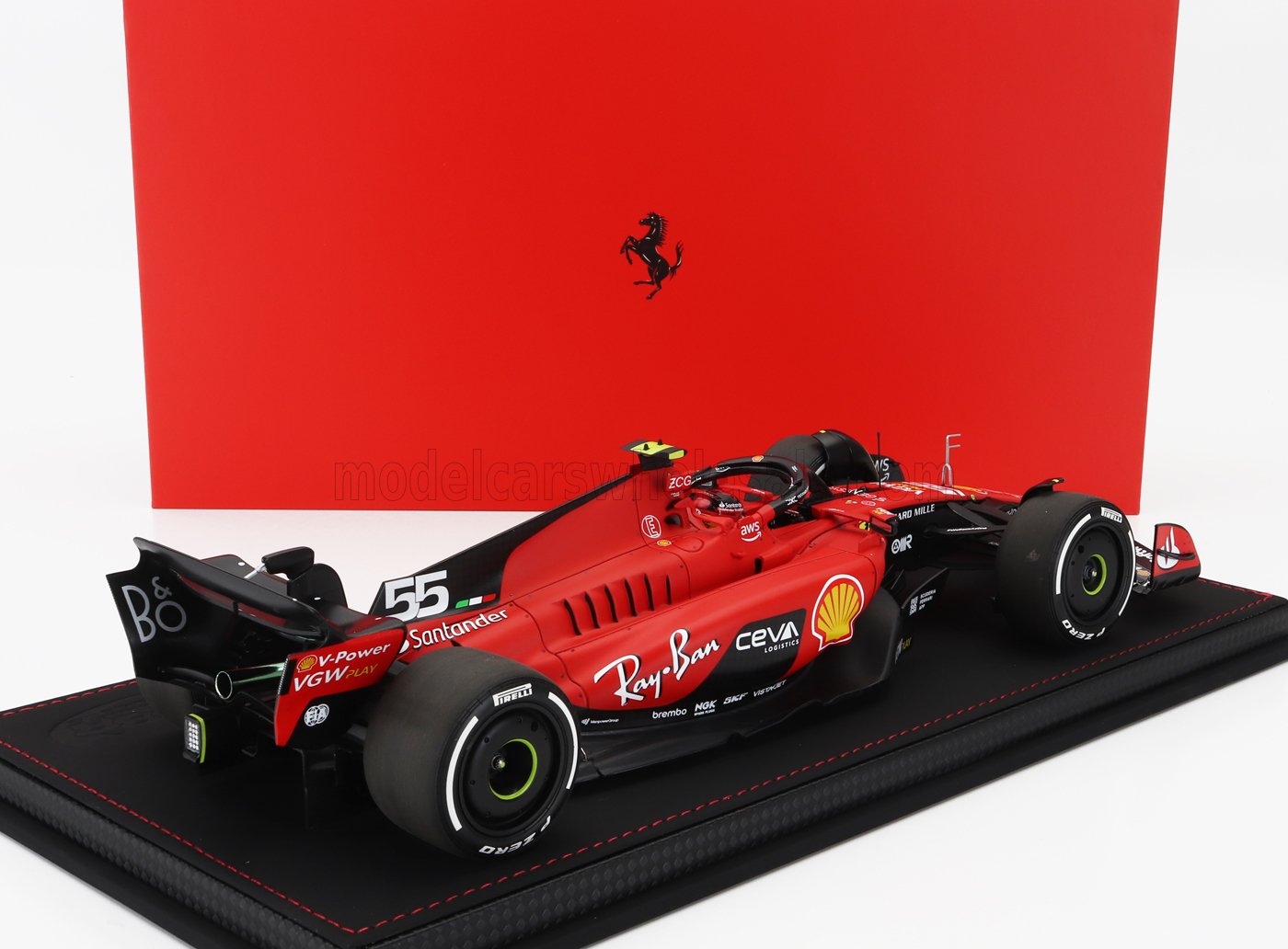 BBR-MODELS - 1/18 - FERRARI - F1 SF-23 TEAM SCUDERIA FERRARI N 55 WINNER SINGAPORE GP 2023 CARLOS SAINZ - CON VETRINA - WITH SHOWCASE - RED BLACK