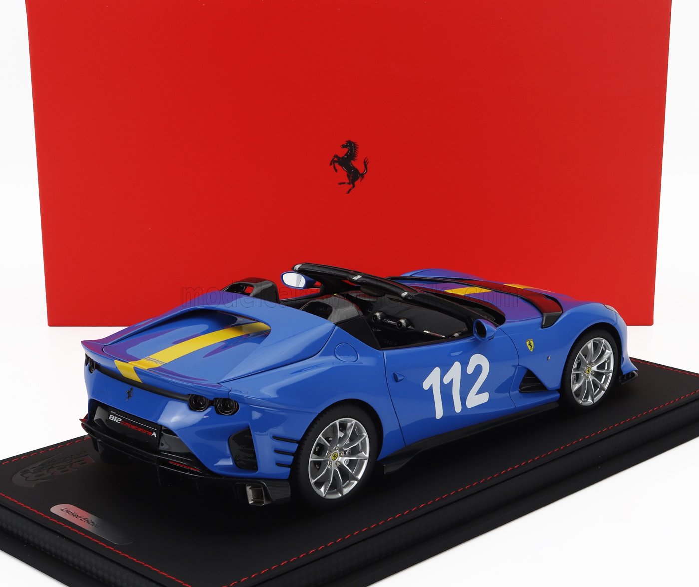 BBR-MODELS - 1/18 - FERRARI - 812 COMPETIZIONE A SPIDER N 112 2022 - CON VETRINA - WITH SHOWCASE - FRENCH RACING BLU - BLUE YELLOW