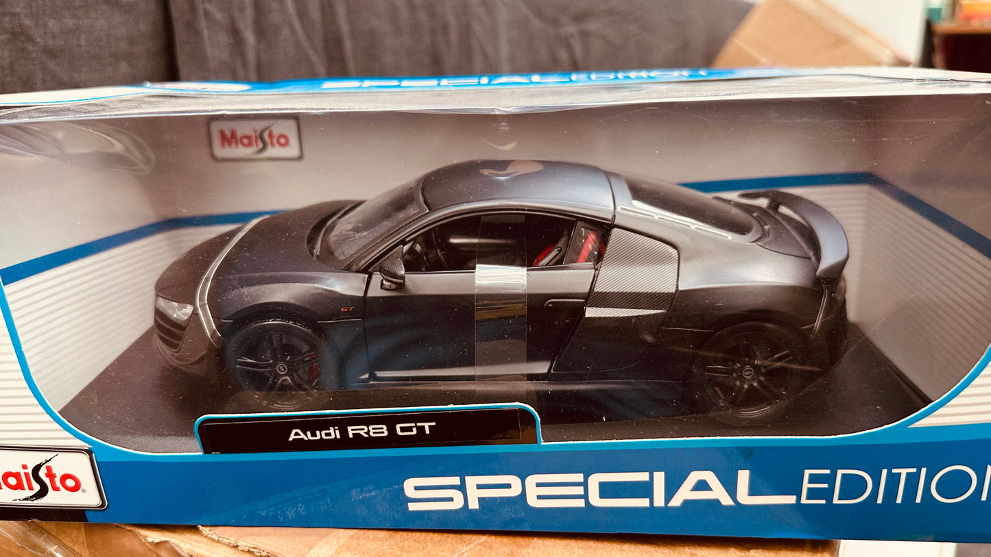 Audi R8 GT stuoia nero 1:18