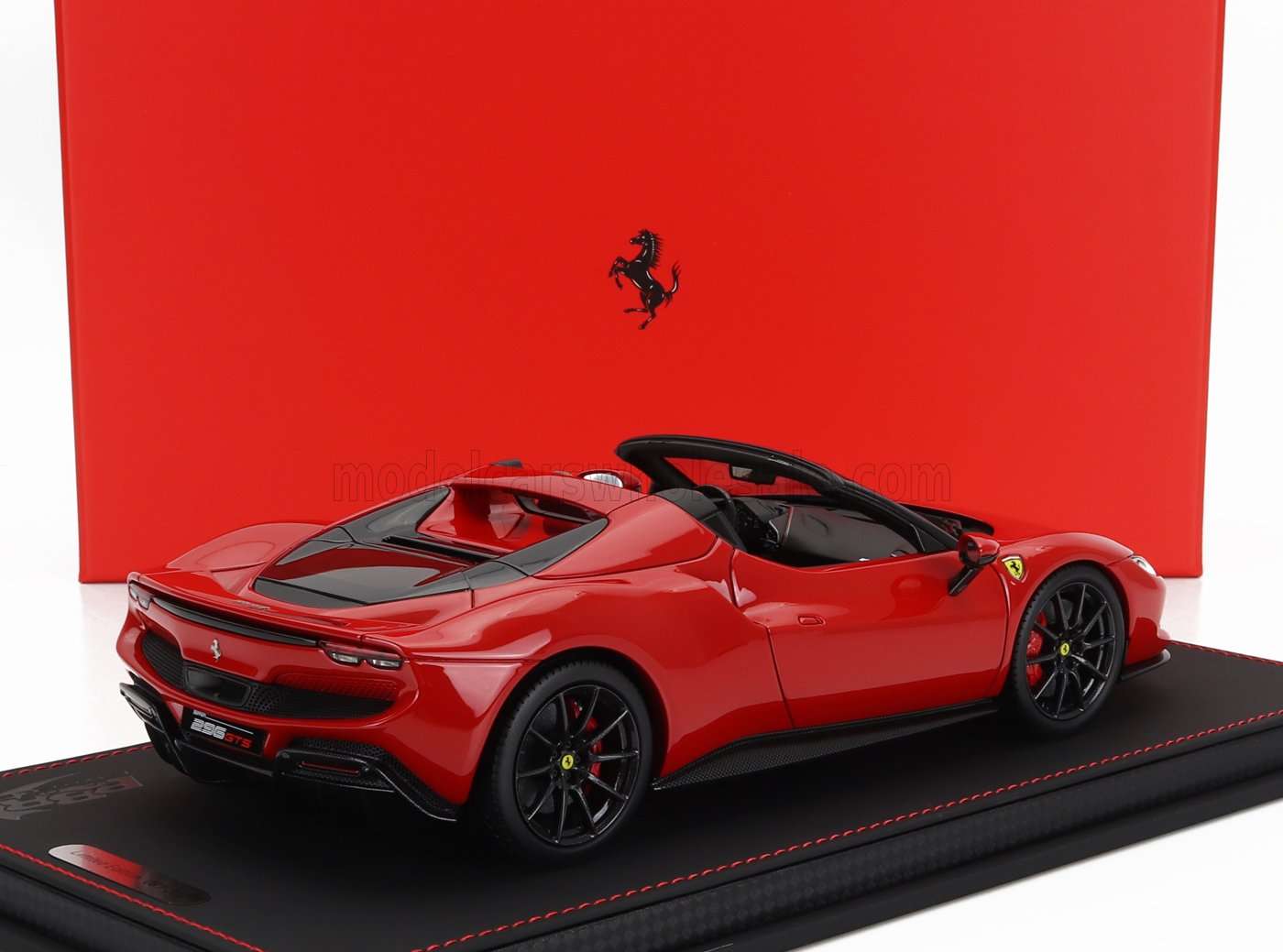 BBR-MODELS - 1/18 - FERRARI - 296 GTS SPIDER 2022 - CON VETRINA - WITH SHOWCASE - ROSSO CORSA 322 - RED 1/18 modellino da collezione 430 lacasadelmodellismo