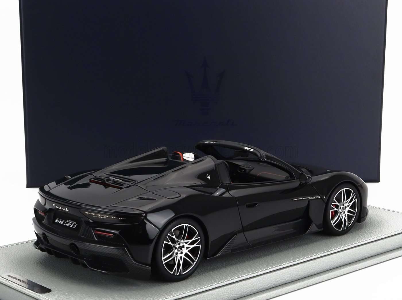 BBR-MODELS - 1/18 - MASERATI - MC20 CIELO SPIDER 2022 - CON VETRINA - WITH SHOWCASE - NERO ESSENZA BLACK 1/18 modellino da collezione 430 lacasadelmodellismo